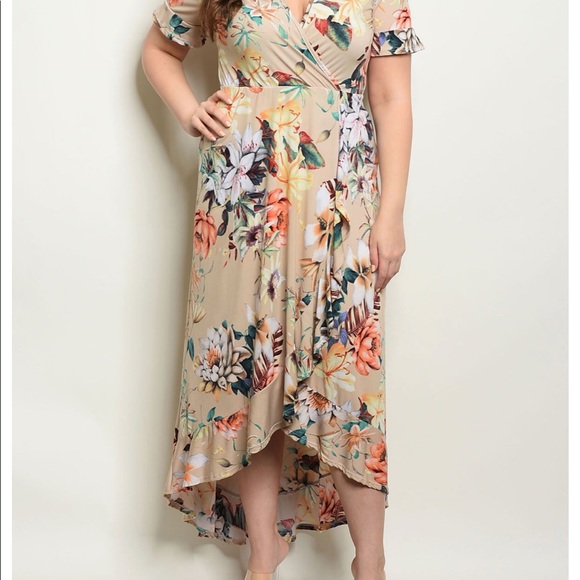 CLEARANCE ‼️5⭐️TAUPE FLORAL PLUS SIZE - Dress - Picture 2 of 4